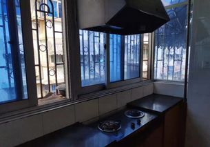 大潤發(fā)邊建工小區(qū)三室兩廳一廚一衛(wèi)精裝潢房屋出租